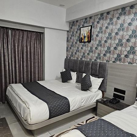 Hotel Allen Ahmedabad Ngoại thất bức ảnh