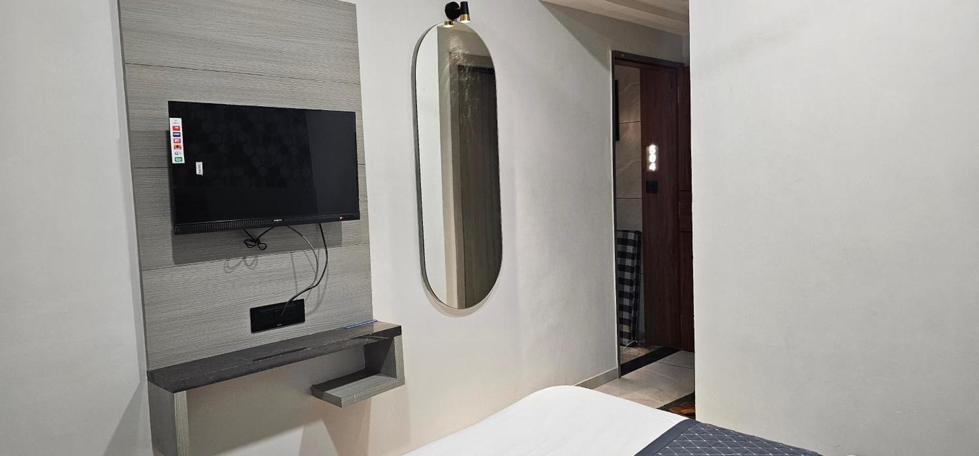 Hotel Allen Ahmedabad Ngoại thất bức ảnh