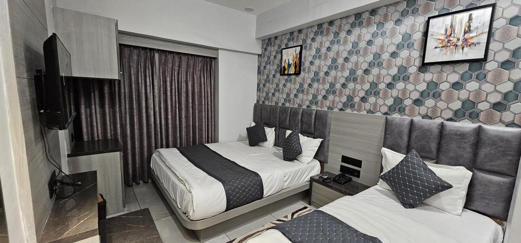 Hotel Allen Ahmedabad Ngoại thất bức ảnh