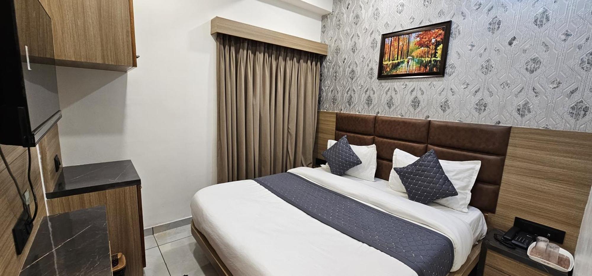Hotel Allen Ahmedabad Ngoại thất bức ảnh